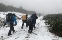 VIS Students hiking through snow in preperation for Duke of Edinburgh Award